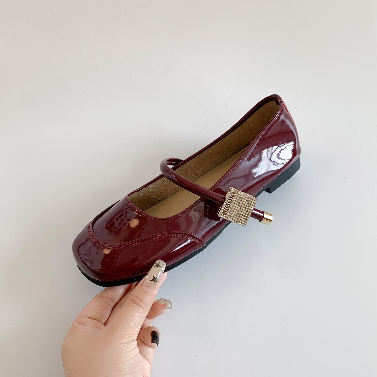 

Red French retro light mouth flat-soled single shoes women s summer 2025 new models with skirts square head versatile Mary Jane shoes 40 бордовый
