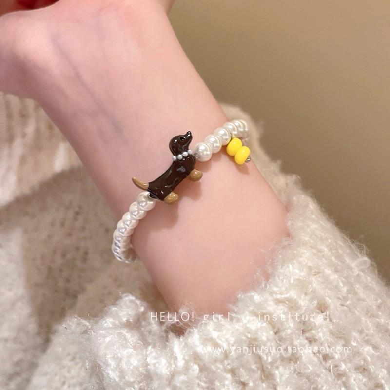 Exquisite Dachshund Puppy Beaded Bracelet for Women - Light Luxury, Perfect for Students, Parties, and Best Friends