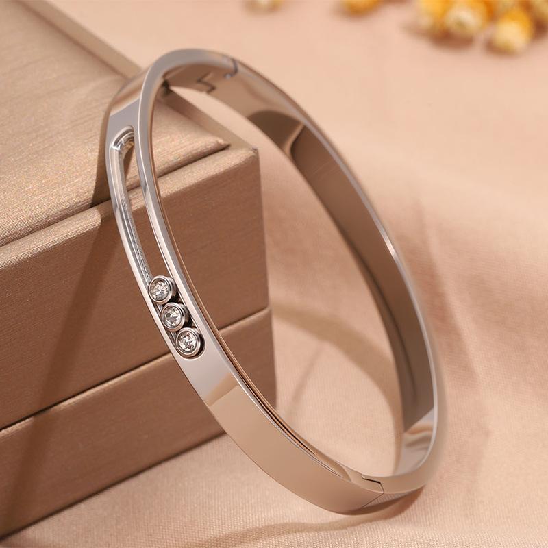 Hot-selling titanium steel bracelet, girls' high-end sense of fashion, popular light luxury in Europe and the United States, Gypsy star love diamond