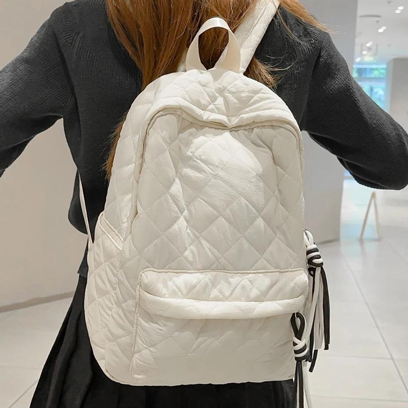 Lightweight Quilted Backpack Casual Fashion Daily Bag Large Capacity School Bag for Students Minimalist Design Commute Travel with Functional Pockets