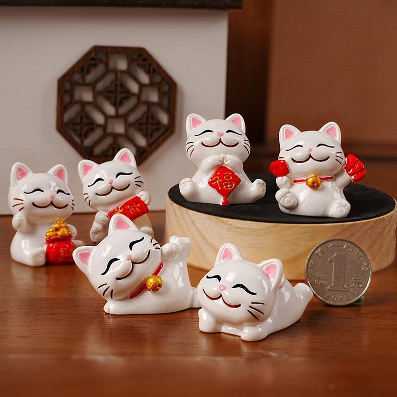 Fortune Cat Resin Figurine - Lovely Office Desk Decoration, Stress-relieving Gift for The Workplace, Home Toy Figurine
