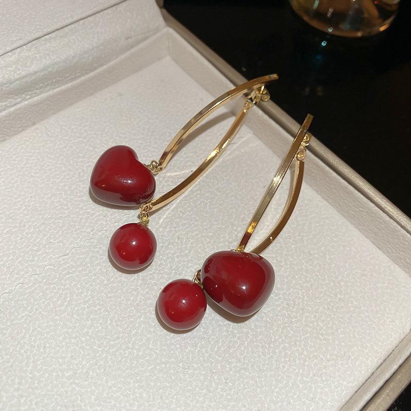 2024 Exquisite High-End Retro Silver Needle Red Heart Flower Earrings for Women