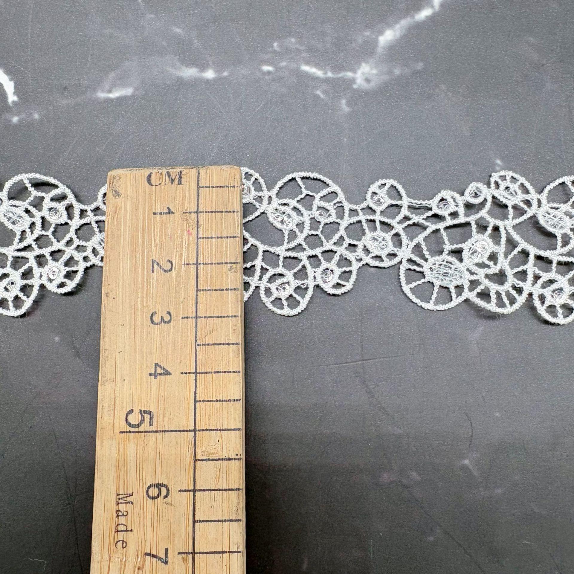 

Аксесуари Дім Жіноча Білизна Лоліта Стрічка Аксесуари Порожнистий Поліестер Вишивка Мереживо Намистини Маленька Штрих-код Мереживо 2.8Cm Polyester Sequin Lace