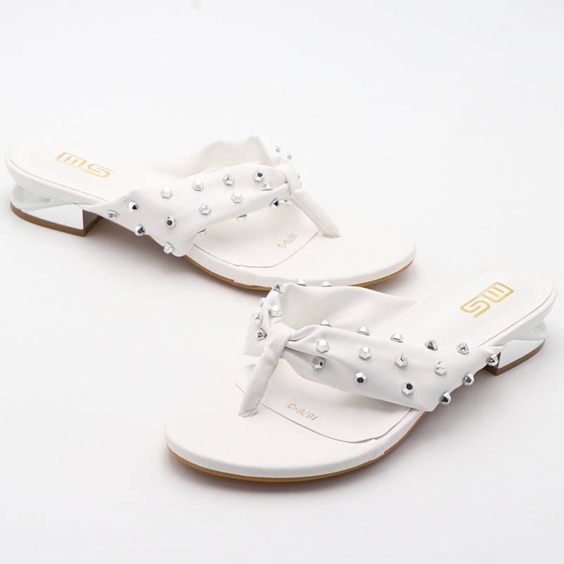 Fashion Metal Rivet Round Toe Comfortable Flip Flops Concise Open Toe Designer Flat Shoes Fashion Comfort Non-slip Vacation Beach Shoes