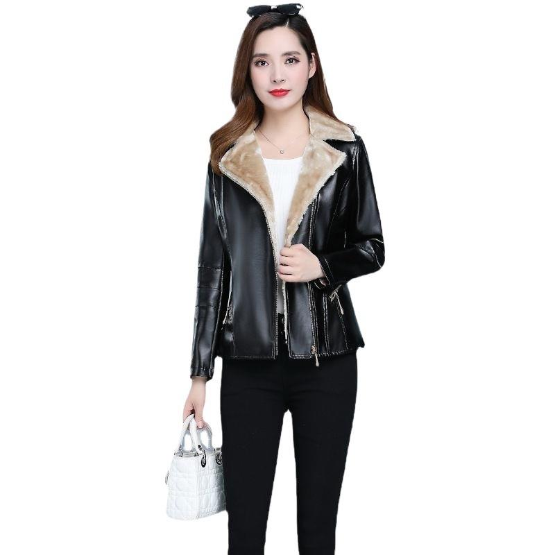 Leather jacket women's fleece thickened short slim and thin autumn and winter new fur integrated mother outfit