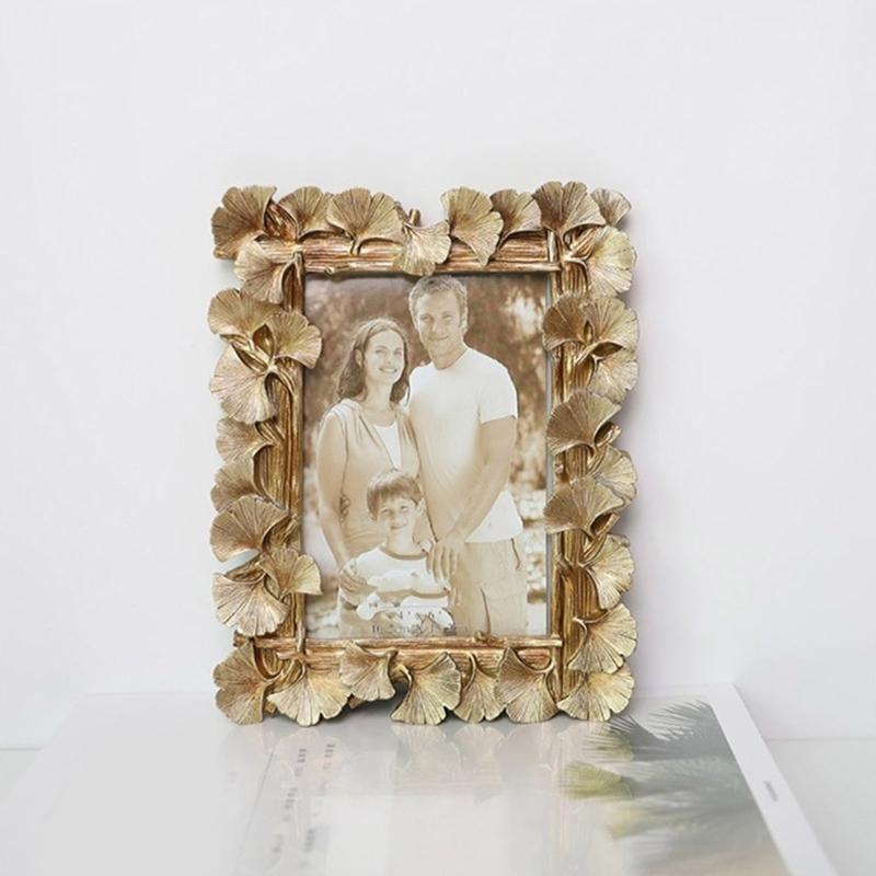 Resin Picture Frame Nostalgic Elegant Type Photo Holder for 6" Photos Bedroom and Living Room Decoration