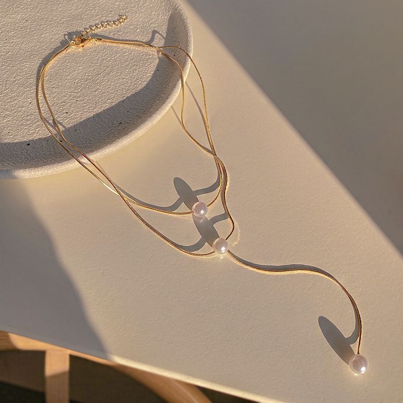 Double-layer pearl collarbone chain Versatile temperament Niche design necklace Female personality Autumn and winter sweater chain