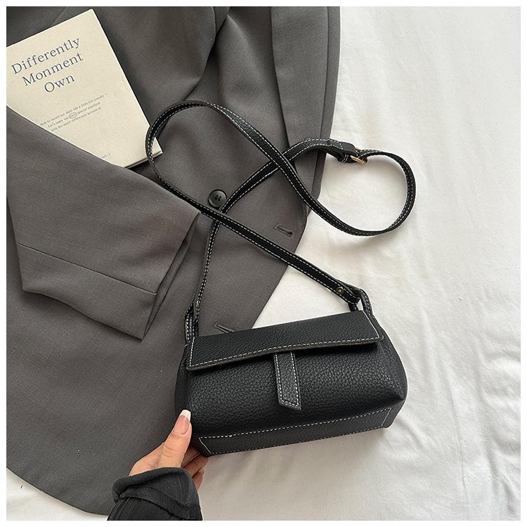 Korean version of simple and versatile women's messenger bag 2025 summer new commuter shoulder bag fashionable small square bag