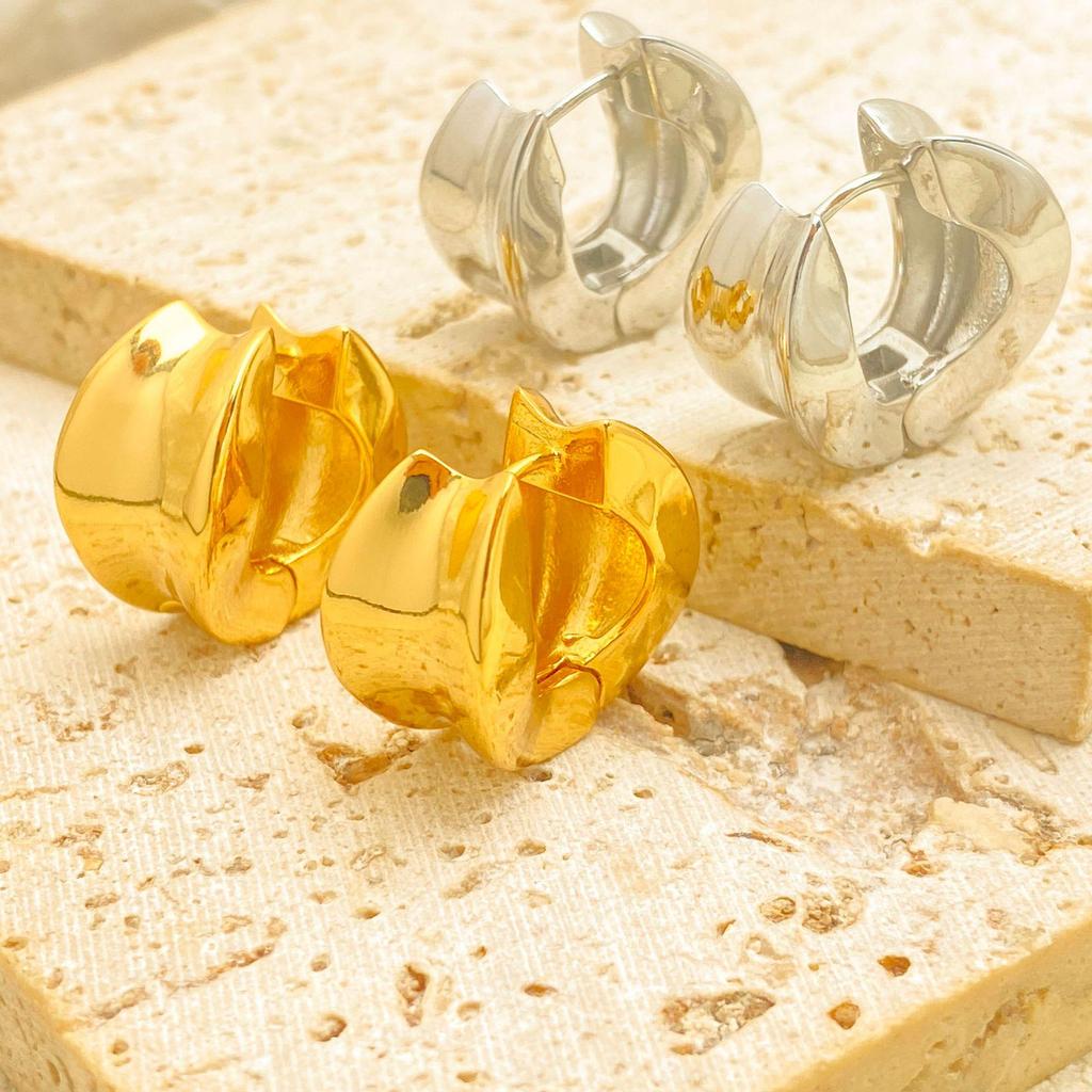 Minimalistické geometrické široké náušnice a manžety