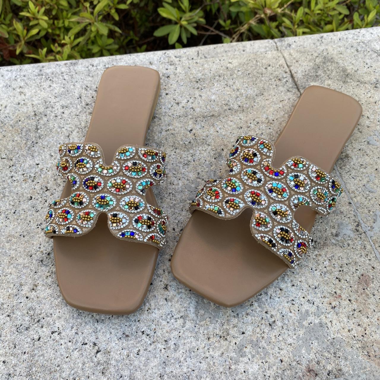 

2025 summer new women s shoes student flat-soled soft-soled bright diamond women s one-word slippers Korean version of fashion women s slippers 42 хаки