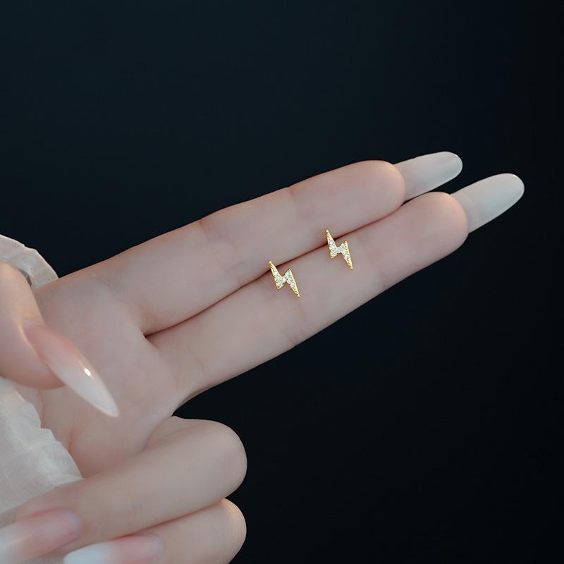 Elegant Crystal Diamond Stud Earrings - High-End Fashionable Ear Accessories золотой