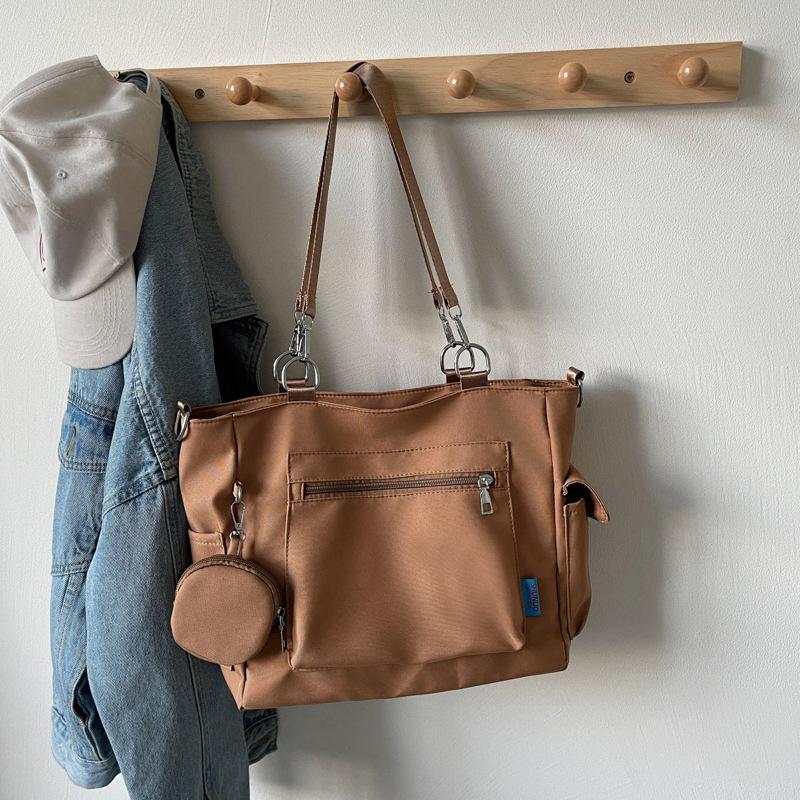 

Commuter to work women s messenger bag 2025 casual fashion small fresh casual shoulder bag men s and women s commuter small satchel хакі