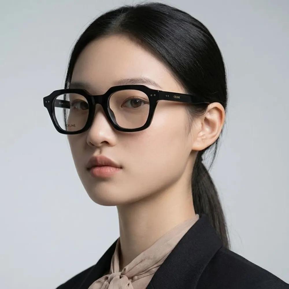Celine Eyeglass Frame CL50128I 001 Black Horn-rimmed Frames Men & Women Worn by Jung Yu-mi Best