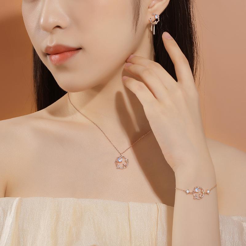 Rabbit Pendant Necklace Fresh and Sweet Zodiac Rabbit Moonstone Collarbone Chain Women's Light Luxury Gift Jewelry Accessories