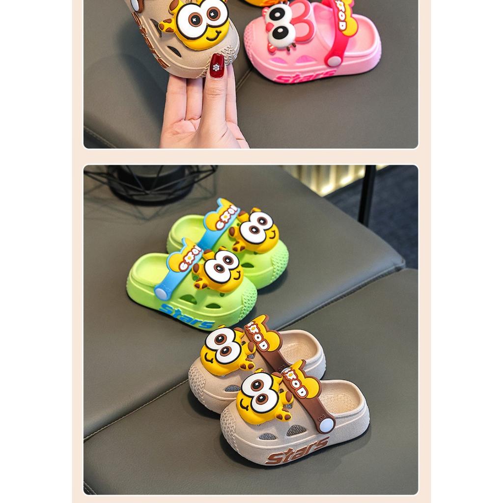 Children's Slippers with Holes, Summer New Styles for Boys and Girls, Medium and Large Children, Non Slip, Silent, Wearing Cool Slippers Outside