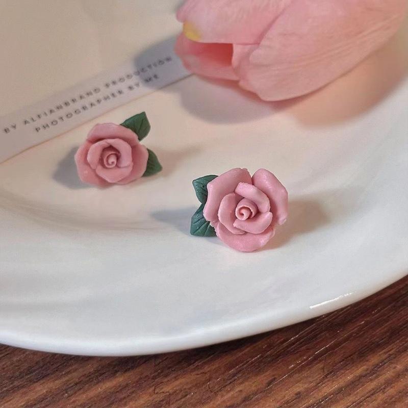 French fresh and sweet camellia stud earrings, new trendy summer niche design temperament gentle earrings