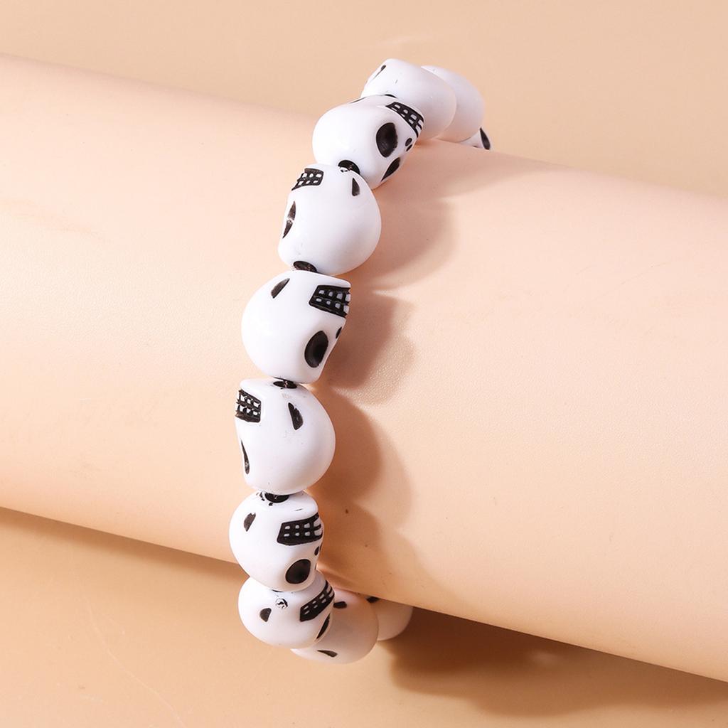 Halloween Totenkopf Armband Elastische Handgelenkkette Buntes Harzperlen Armband Stilvolles Punk-Stil Zubehör für den täglichen Gebrauch