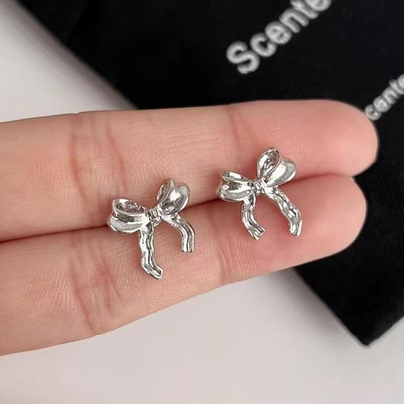 Raising Ear Holes, Small Stud Earrings for Women, Simple, Sweet, Small and Fresh Earrings, Niche Design, Versatile Earrings