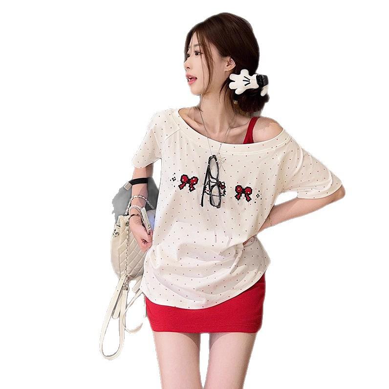 Korean slanted shoulder polka dot short-sleeved kittyT-shirt summer new thin sweet loose off-the-shoulder scheming top S