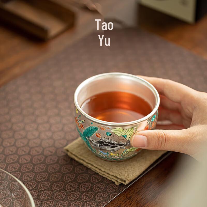 Cha Xun Ceramic Gilded Silver Fish Tea Master Cup