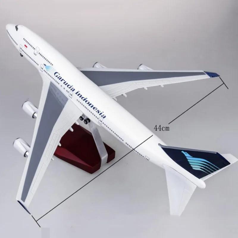 Plane 47CM 1/150 Scale Airplane Model 747 B747 Garuda Indonesia Aircraft Model with Light and Wheels Resin Plastic Ornament