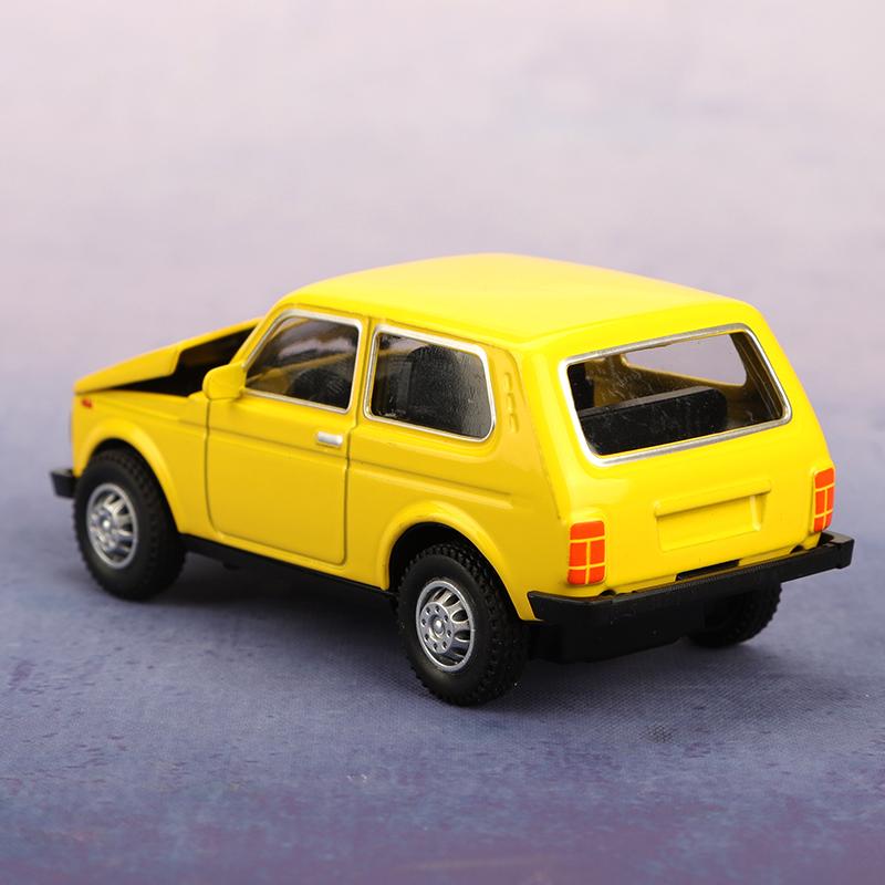1/43 (boxed) Russian retro car model, die-cast metal, exquisite and compact pocket car, beautiful collectible, home decoration.