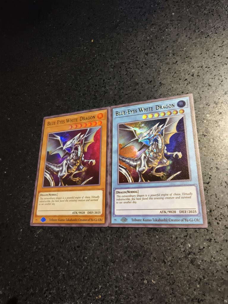 2 Stück/Set Yu-gi-oh!  Blauäugiger weißer Drache Selbstkontrolle Sammle Unterschrift Sammel-Flash-Karte Anime Cartoon Weihnachtsgeschenk