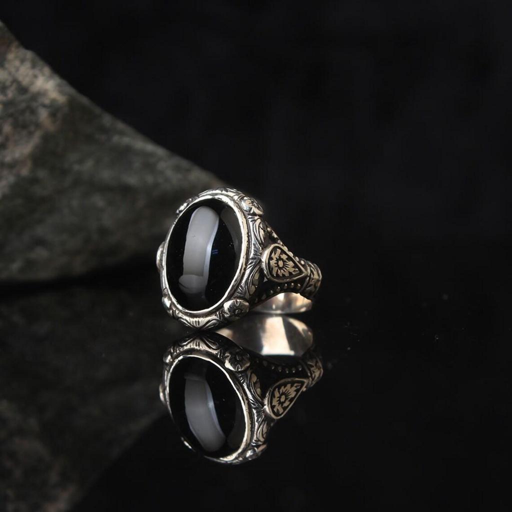 He Cheng European and American Fashion Punk Black Gemstone Carved Retro Men's Ring