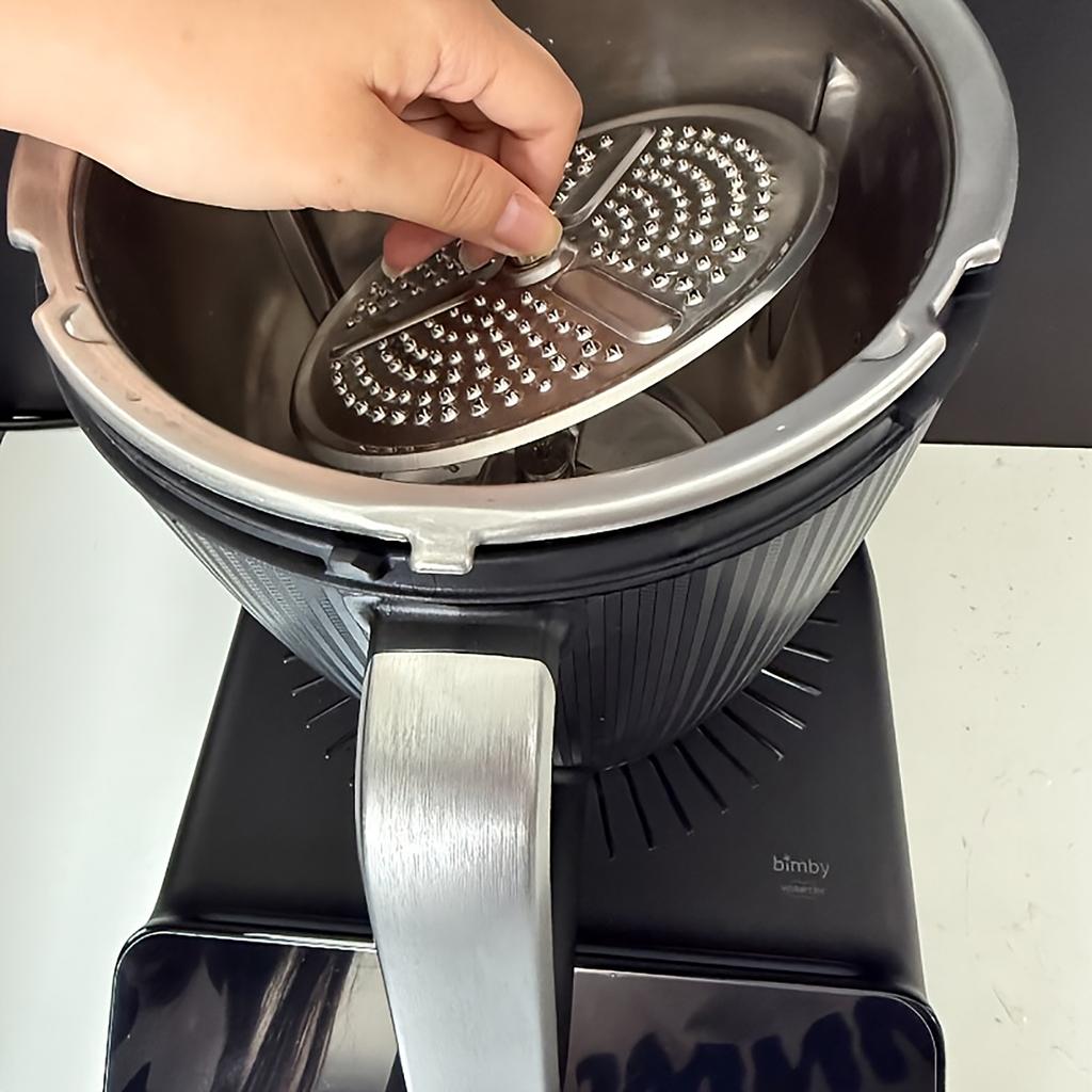 Stainless Steel Peeler With Protective Cover – Food-Grade Attachment For Effortless Peeling