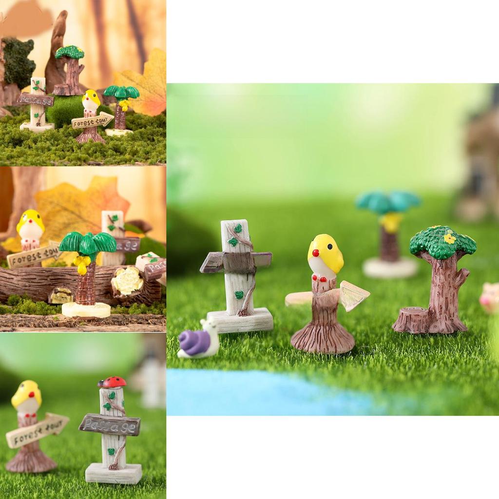 Charming Resin Miniature Signpost Decor For Moss Terrariums And Fairy Gardens