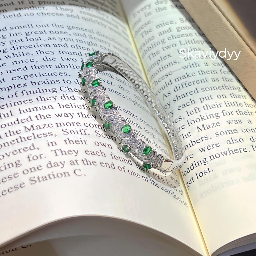 Luxurious Emerald-Colored Full Diamond Bracelet and Hollow Egg Diamond Bangle Women's Accessories.