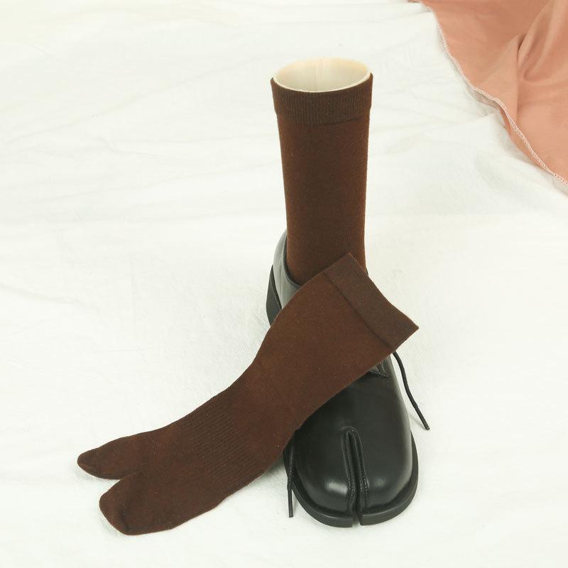 Calcetines de mujer hasta la pantorrilla con dos dedos divididos, color liso, estilo japonés, finos, diseño de pezuñas de cerdo