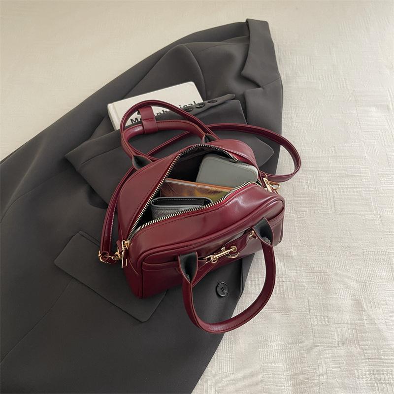 Retro portable commuter bag women's autumn 2025 new Korean version of niche underarm bag large-capacity one-shoulder crossbody bag