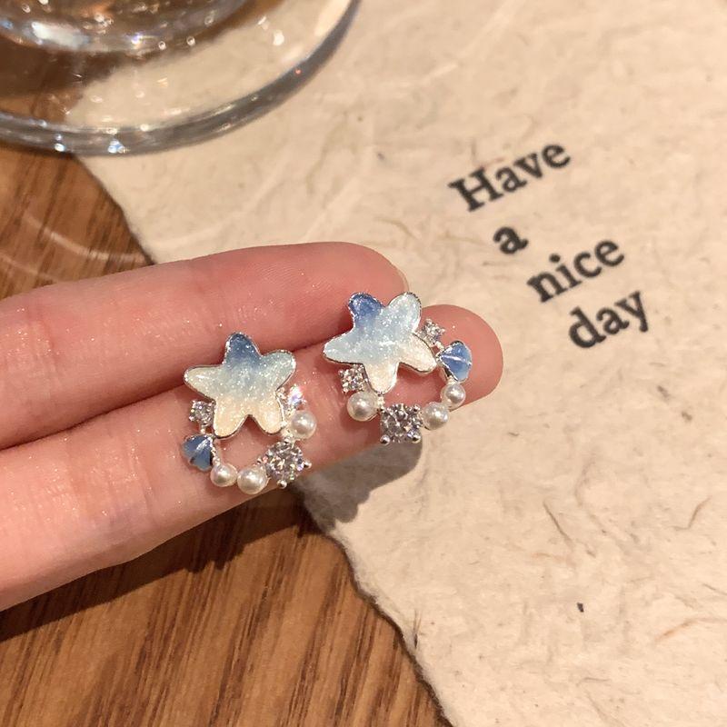 

Серьги-пусеты «Голубой океан» Доступная роскошь Сладкие свежие серьги Женское летнее украшение Нишевый дизайн серег Blue and white gradient stars