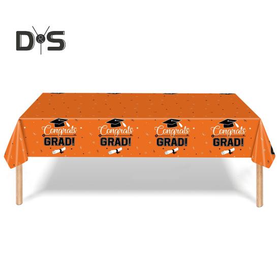 

2 шт. одноразовая скатерть для выпускного бала, пластиковая водонепроницаемая скатерть для выпускного, декоративная шапочка, свитки, конфетти, принадлежности для ужина в канун Нового года