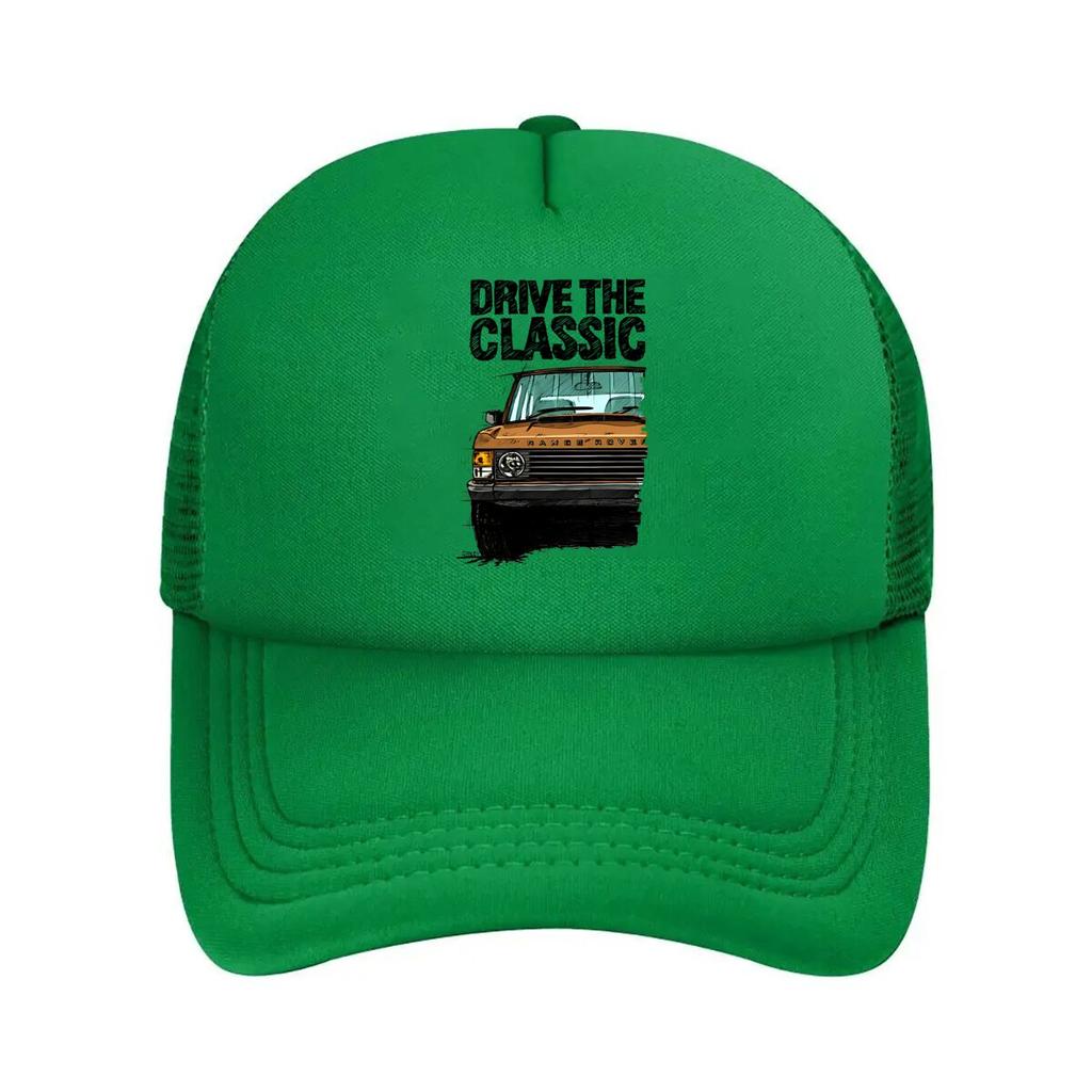 Klasyczna siatkowa czapka z daszkiem w stylu retro, inspirowana designem samochodów