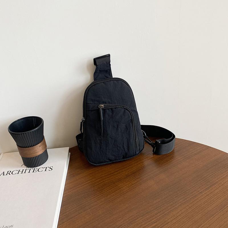 

Fashion popular bag women ins breast bag women 2025 new niche messenger bag mobile phone bag fanny pack чорний