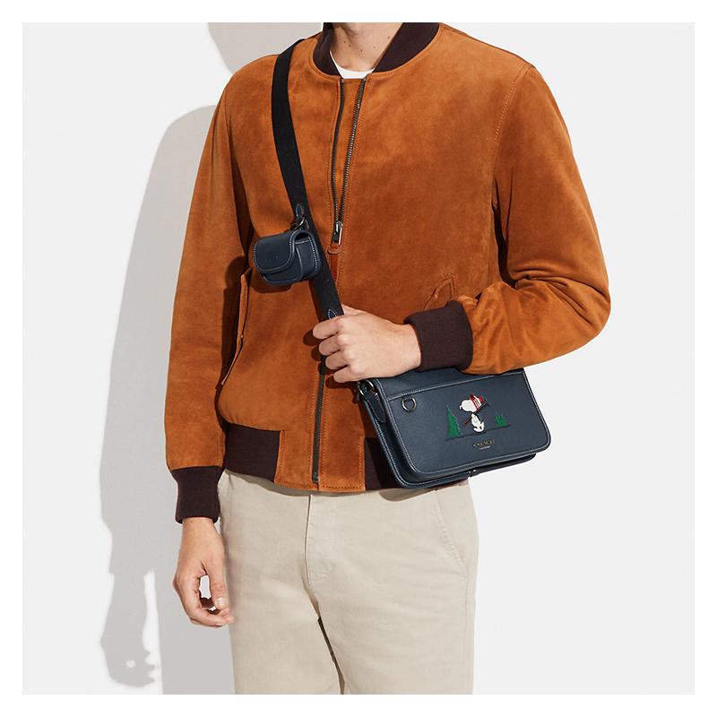 COACH crossbody bag Peanuts Snoopy Collaboration Heritage 25 Zipper closure Snoopy graphic print Refined pebbled leather Shoulder Medium Women's Dark