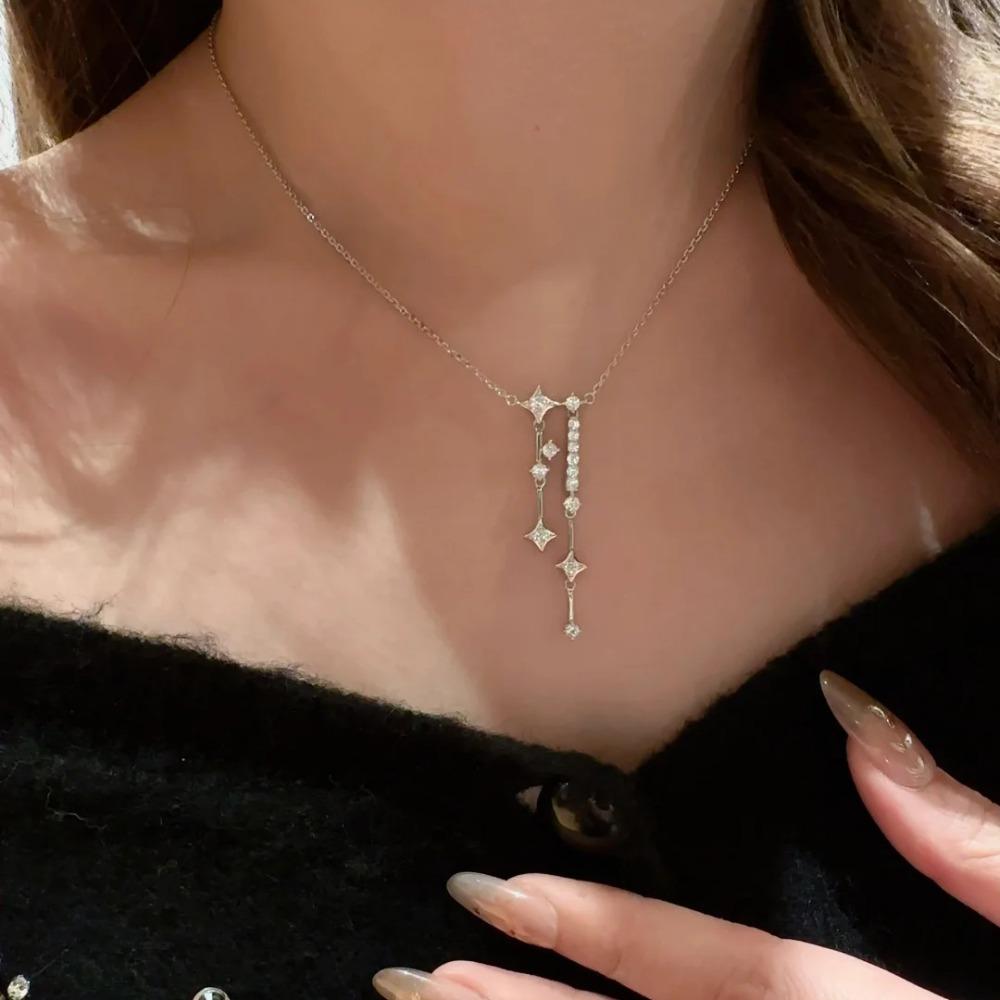 Luxury Sparkling Star Necklace with Fringe Pendant Full of Diamonds Elegant and Stylish Womens Collarbone Chain