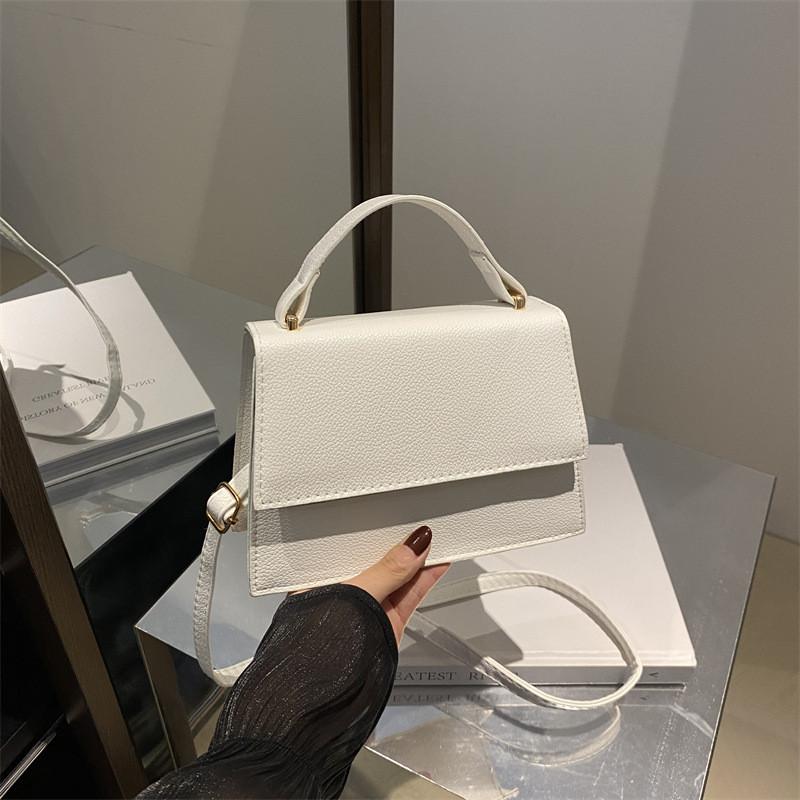 Elegant Contemporary Small Shoulder Handbag In Modern Street Style Designs