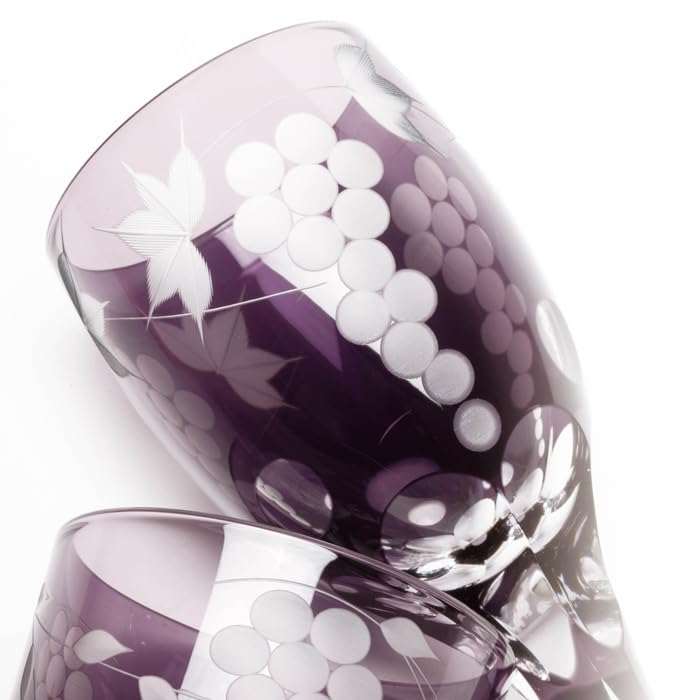 Skleněný kelímek na víno a pivo Saiho Edo Kiriko, fialový, vyrobený v Japonsku v dřevěné krabičce, dárkové balení od Glass Workshopu Saiho Edo Kiriko.