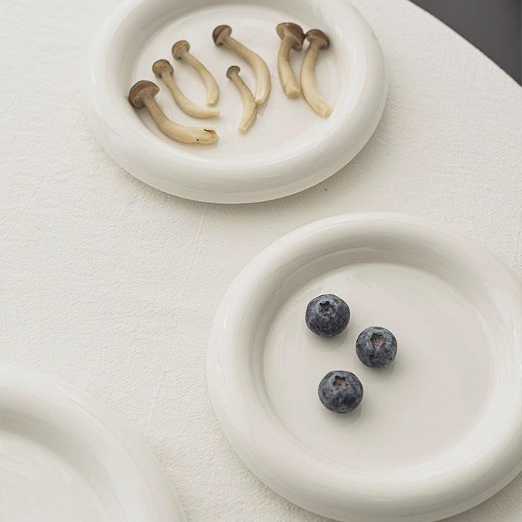 Creative Chubby Round Ceramic Dessert Plate for Homes and Restaurants