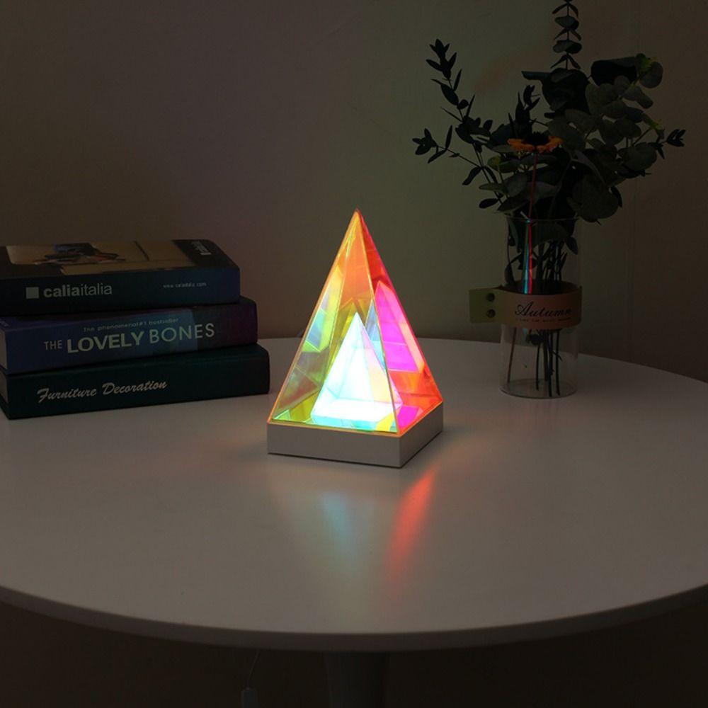 USB-wiederaufladbare LED-Pyramidenwürfel-Nachtlicht Mischfarbenwürfel Dekorative Tischlampe Nachttischlampe