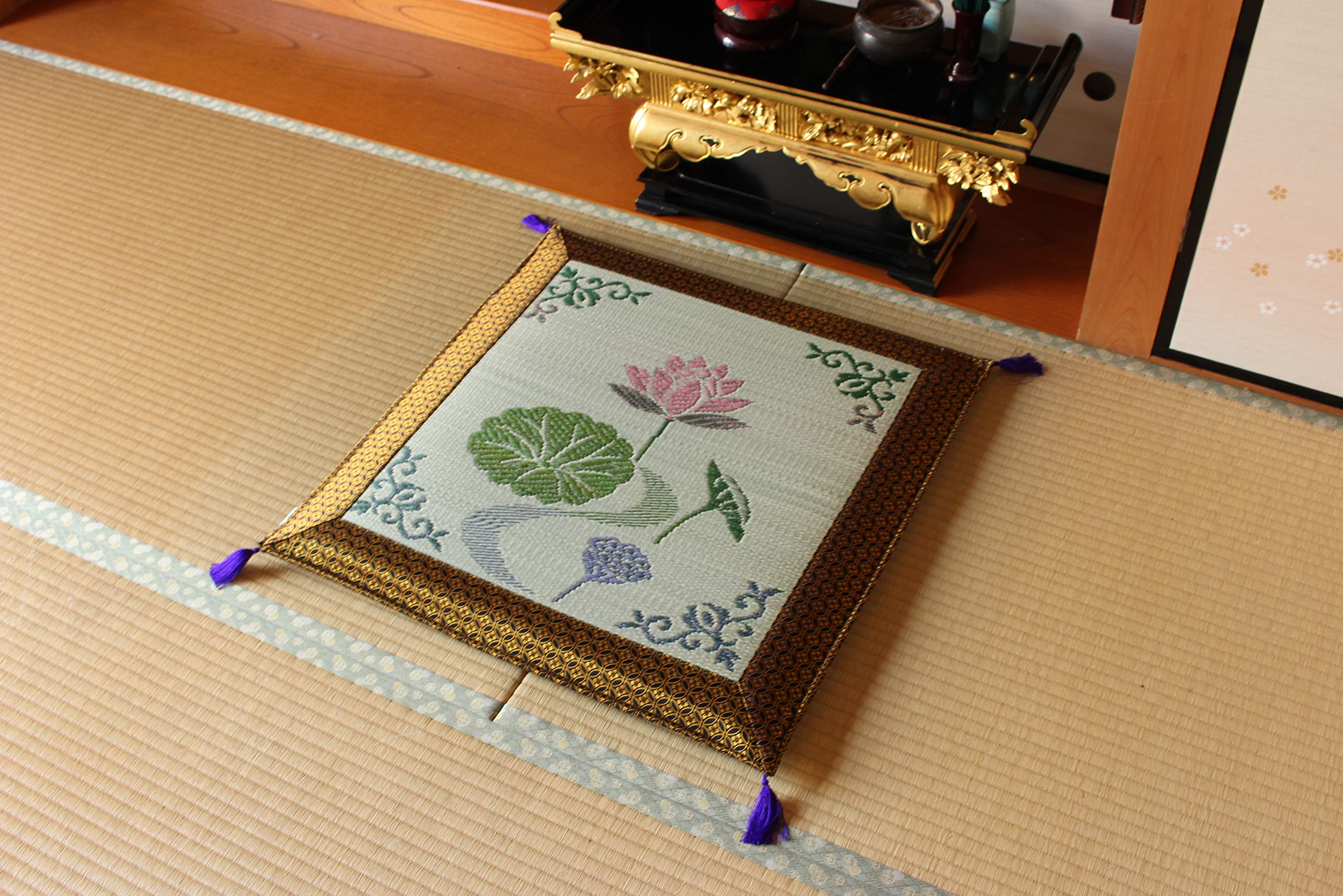 

IKEHIKO Japanese-Made Igusa (Rush Grass) Zabuton Cushion for Imperial or Buddhist Use, Fukuro-Woven, Lotus Flower Design, Approx. 70 x 70cm #3109709