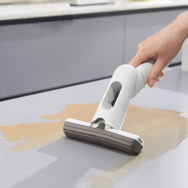 

Desktop Handheld Mop, Mini Water-spraying Mop Cloth, No Need for Hand Washing, Portable Kitchen Multi-functional Absorbent Sponge [Handheld Version]White
