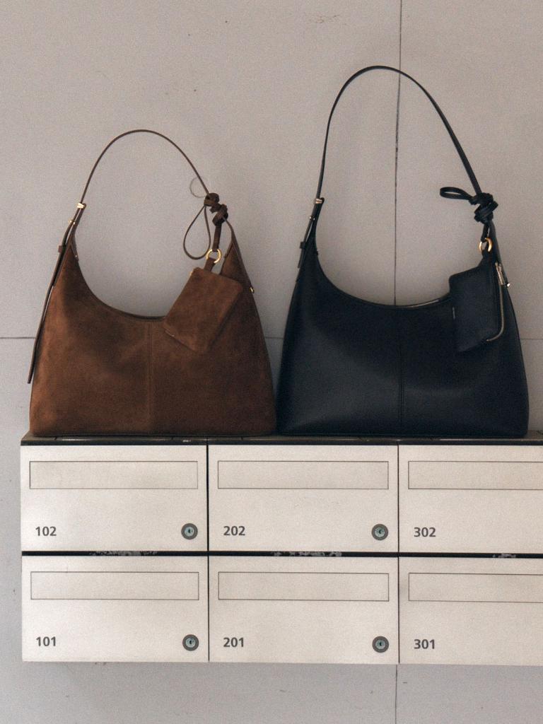 Demeriel Veneta Hobo Bag Medium Black