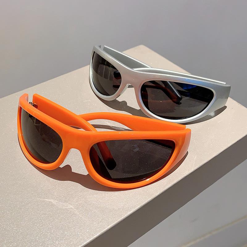 Vintage Luxury Brand Designer Sunglasses Women For Men Trending Sun Glasses Punk Fashion Driving Shades Riding Sport Goggle