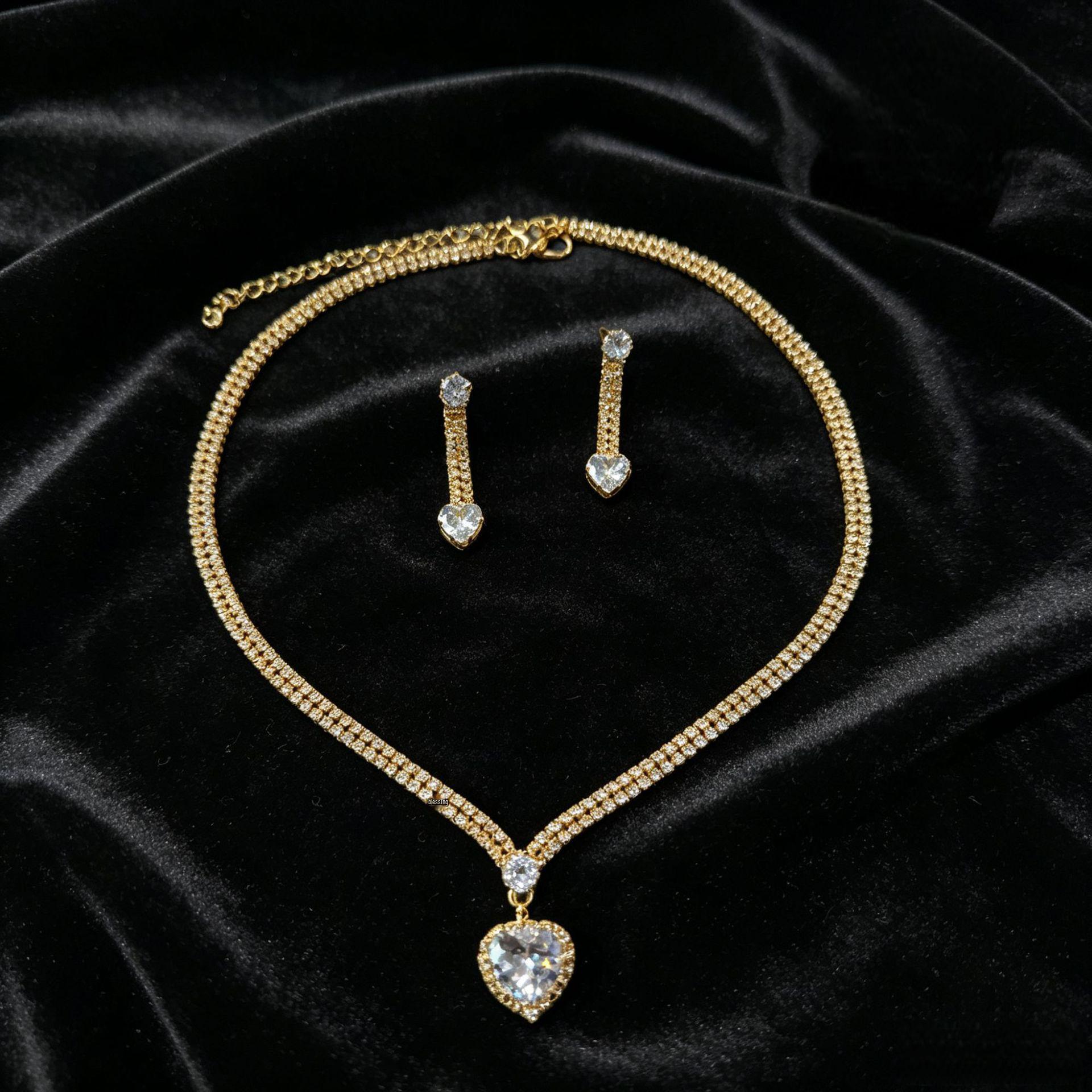 European and American Fashion Water Drop Pendant Necklace with Inlaid Rhinestones - Elegant Women s Clavicle Chain золотой