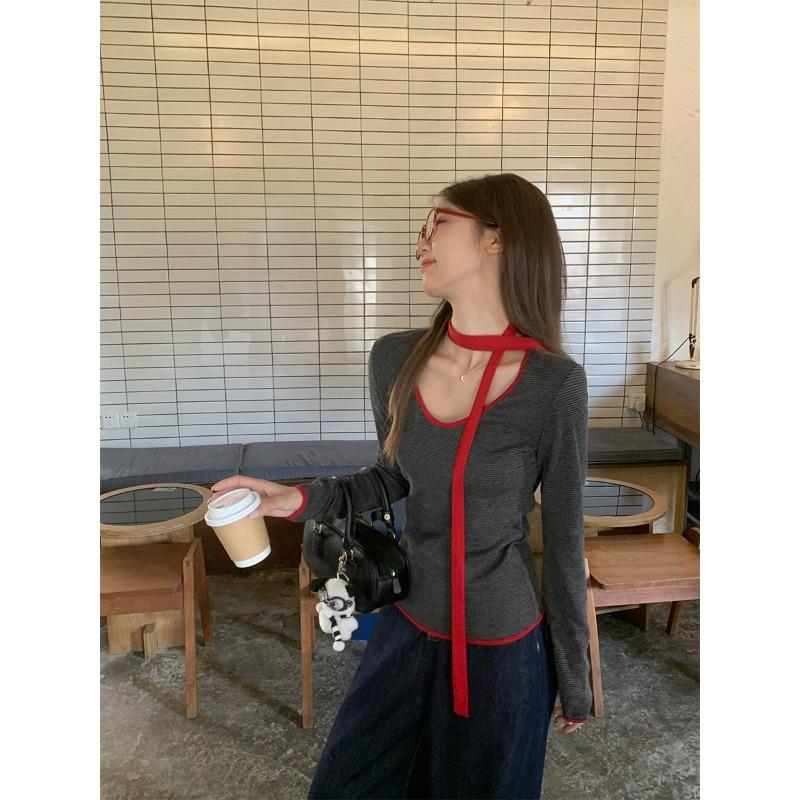 

Горячая девушка контрастного цвета шарф полосатый длинный рукав внутренняя нижняя рубашка для женщин осень и зима новый облегающий крой V-образный вырез шикарный топ XL