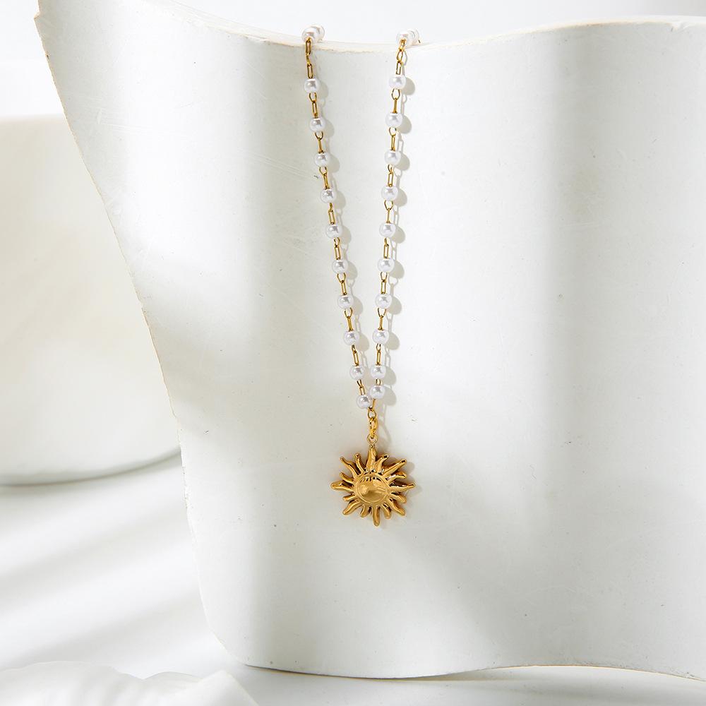 Fashion retro sunflower pendant pearl necklace plated 18K gold stainless steel personalized high-end sweater chain